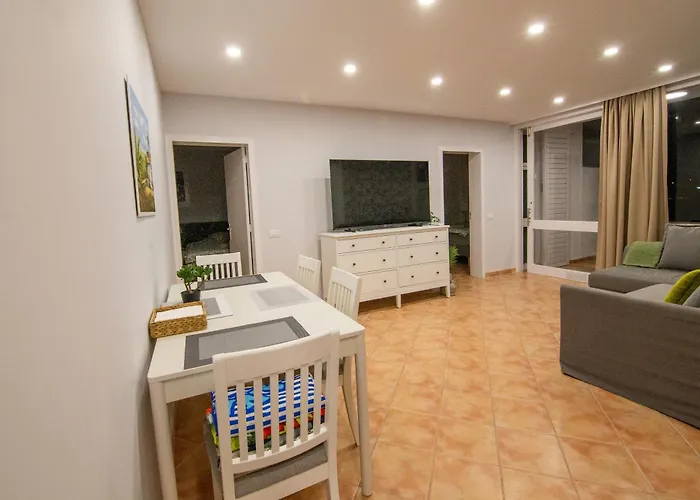 Loropalm アパート アロナ